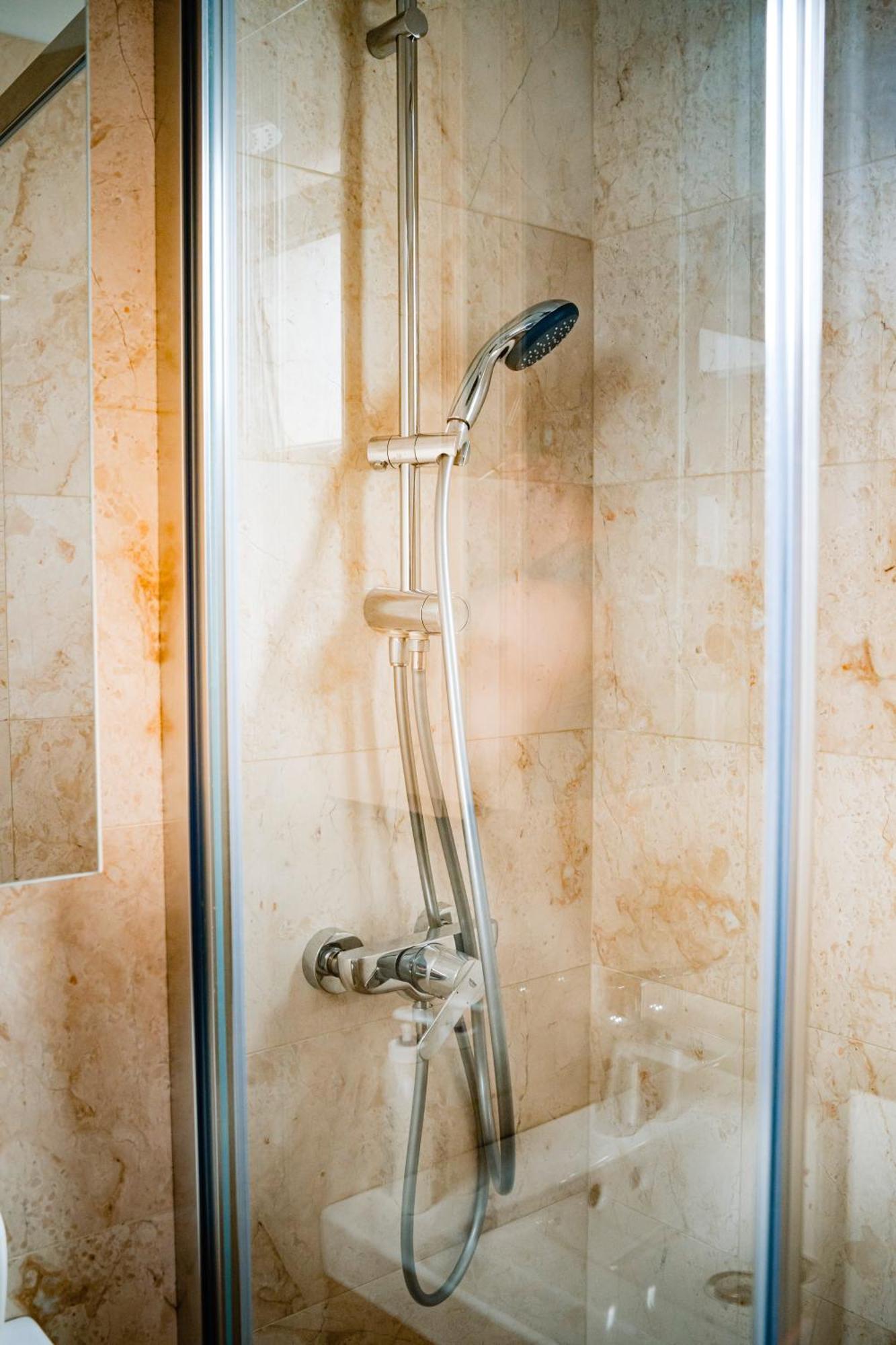 Downtown Apartment Râmnicu Vâlcea Esterno foto